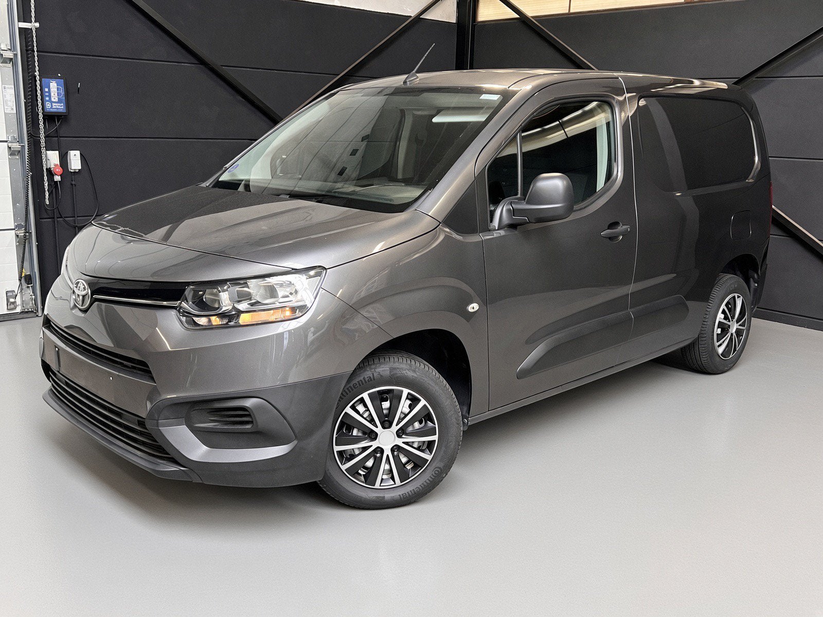 Toyota Proace city 1.2 benzine, bj2021, 52.000km, 1j garanti, Autos, Argent ou Gris, Achat, Euro 6, Entreprise