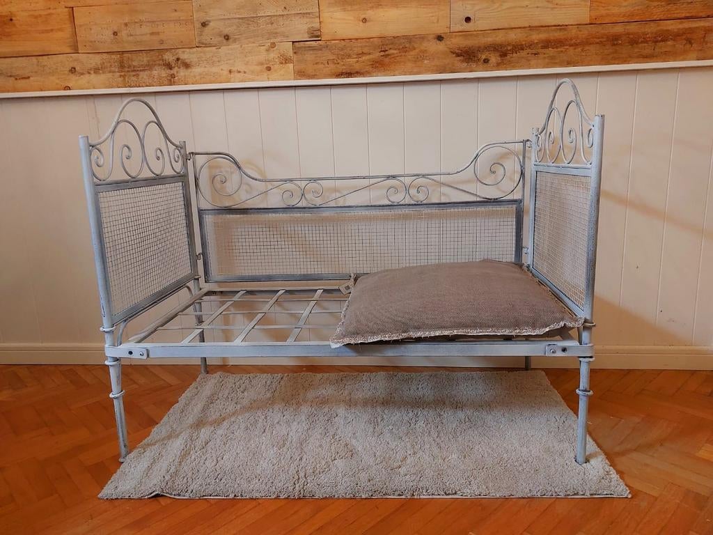 Banc en métal, Enlèvement
