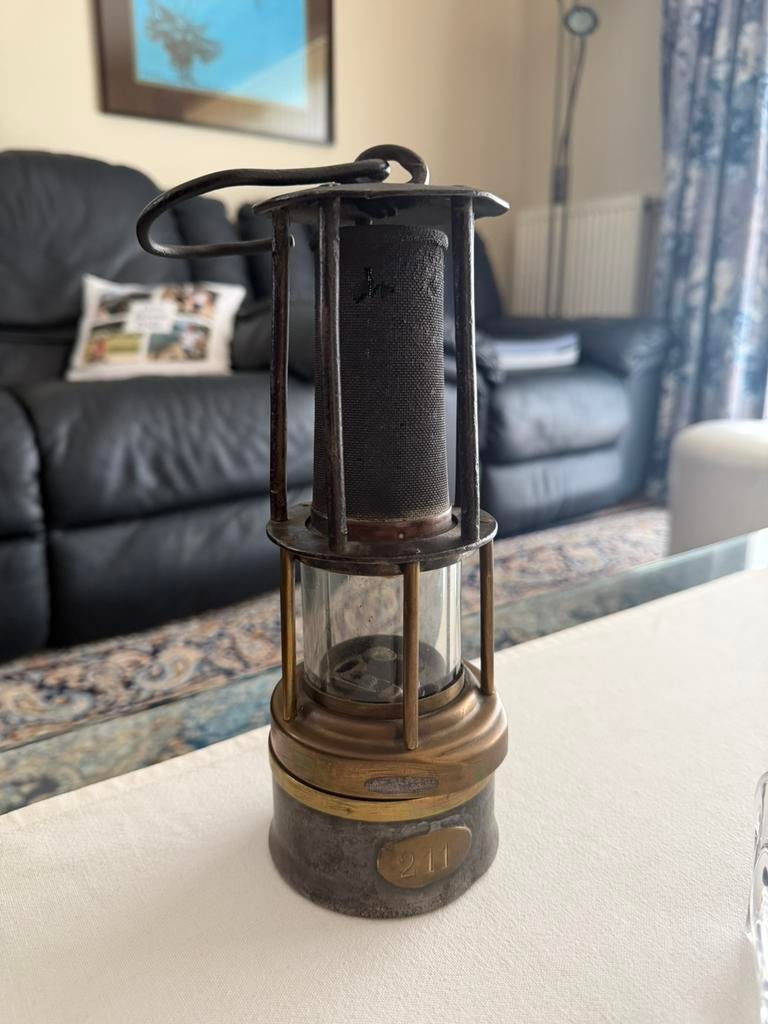 Véritable ancienne lampe de mineur, Enlèvement