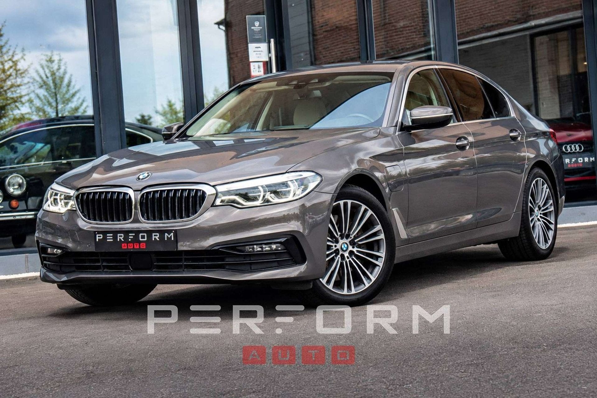 BMW 530 e*PHEV*50+Special Options*252PK* 1J Garantie, Gebruikt, 4 cilinders, Bruin, Plug-in hybride