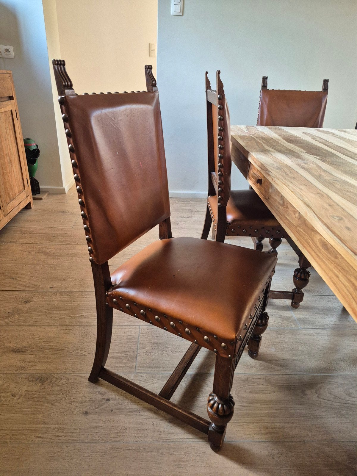 Massief teak eettafel en 6 stoelen in renaissance stijl, Huis en Inrichting, Ophalen, Gebruikt