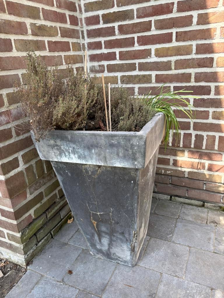 Stenen bloembak, Ophalen, Zo goed als nieuw