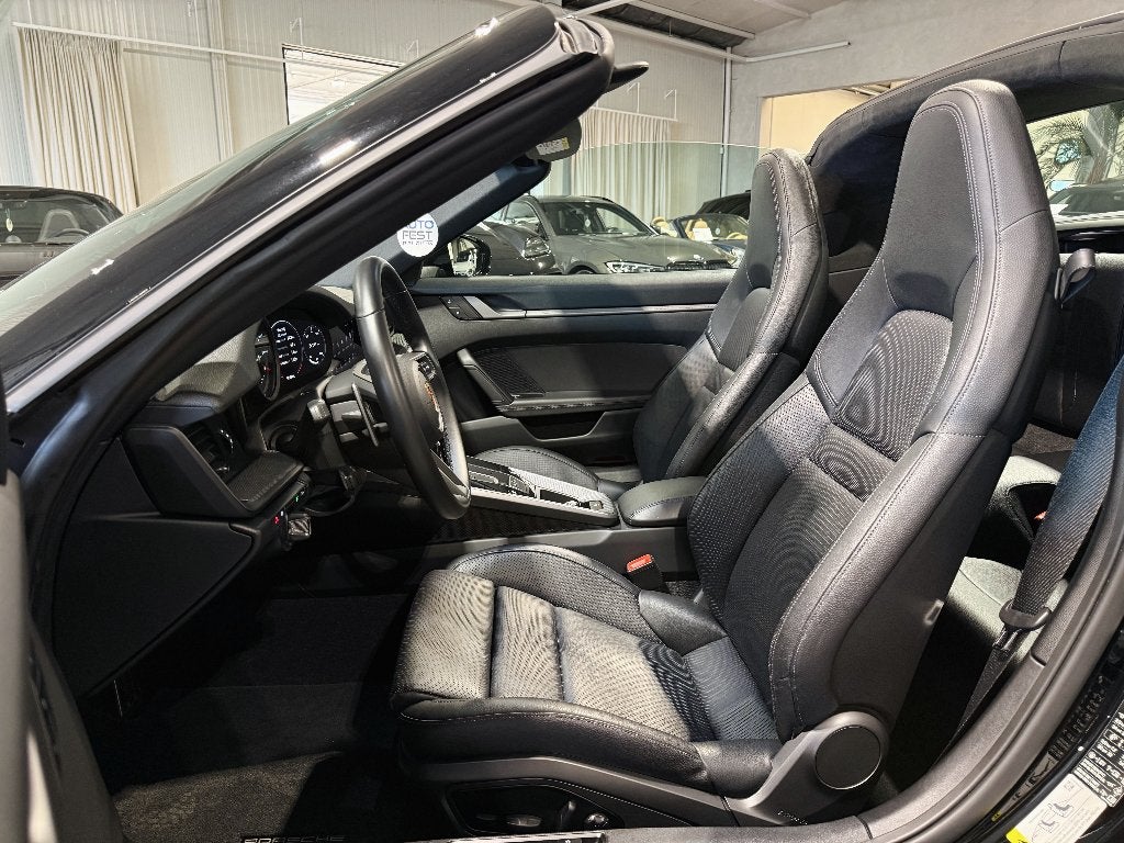 Porsche 911 992.1 Targa 4 | Jet Black Metallic - Garantie, Auto's, Automaat, Cabriolet, Zwart, Leder