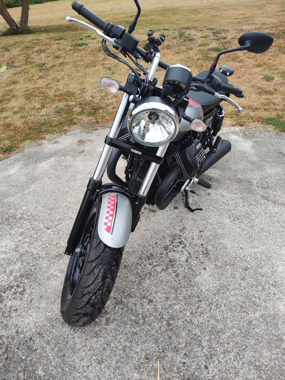 Moto Guzzi V9 Bobber (2016) - 12.000 km - État irréprochable, Permis Moto A, Occasion, Plus de 35 kW, 2 cylindres