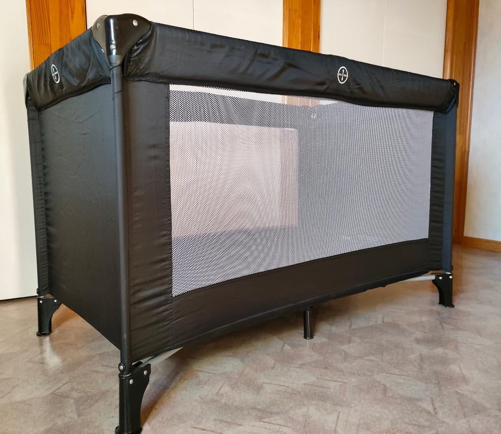Lit parapluie bébé et matelas, Enlèvement, Comme neuf, Lit