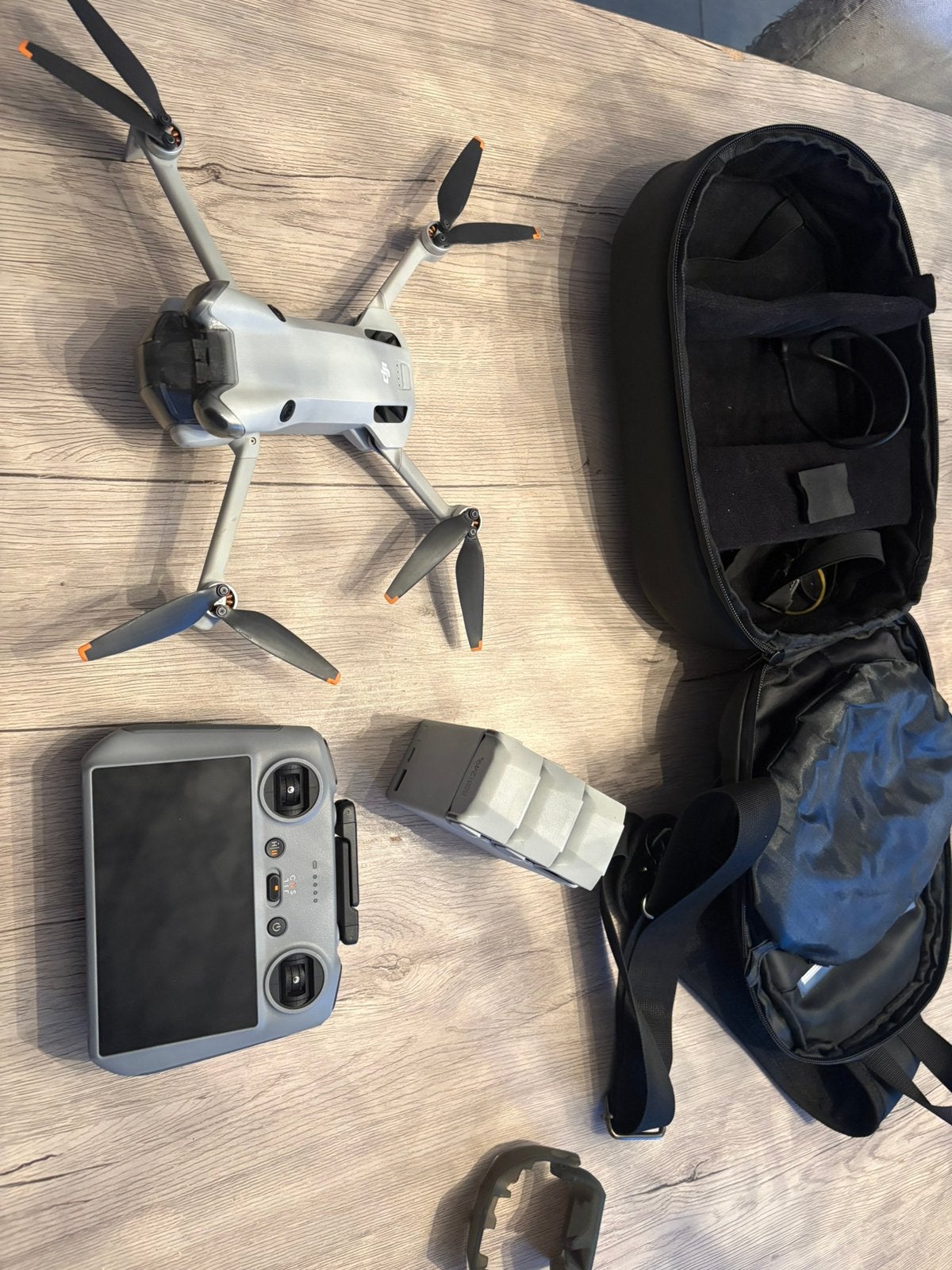 DJI mini 4Pro fly more combo avec radiocommande RC2, Audio, Tv en Foto, Ophalen, Zo goed als nieuw, DJI