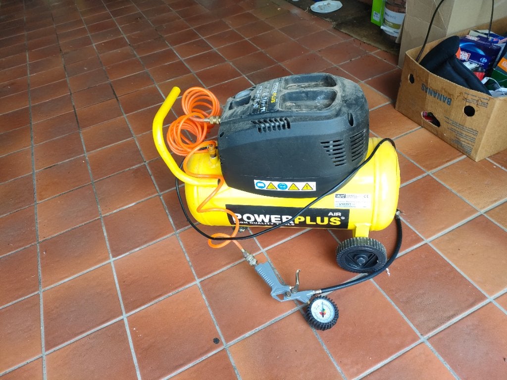 Compressor powerplus, Doe-het-zelf en Bouw, 100 liter of meer, Ophalen, Zo goed als nieuw, 6 tot 10 bar