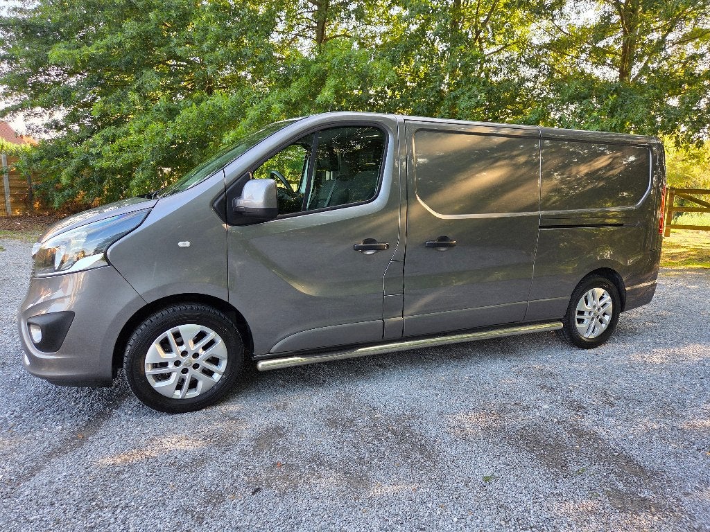 Opel Vivaro, Autos, Opel, Argent ou Gris, Achat, Euro 6, Entreprise