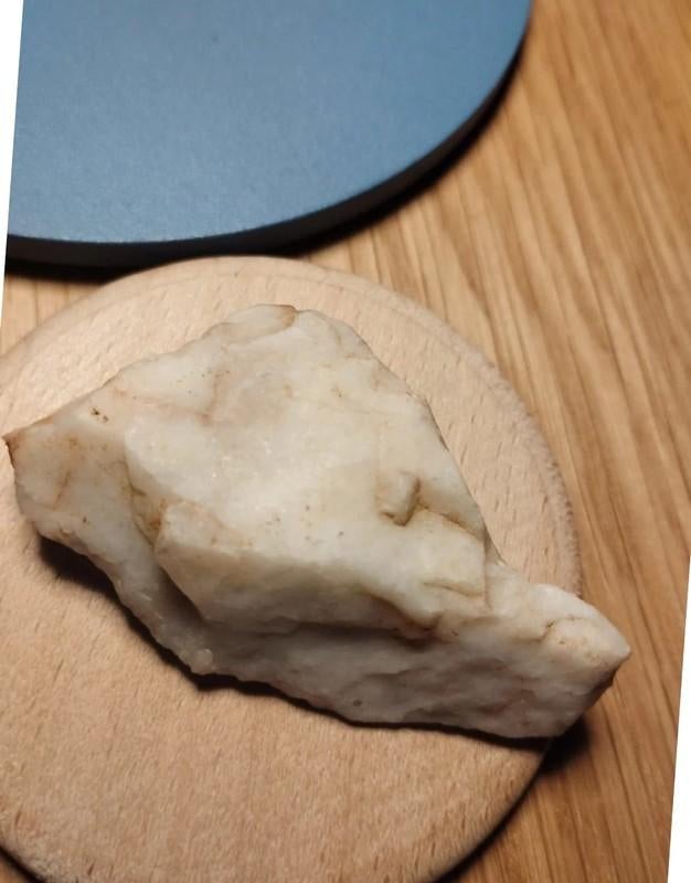 Véritable pierre de Quartz mat. 8 cm x 3. 45 grammes, Collections, Minéraux & Fossiles, Enlèvement