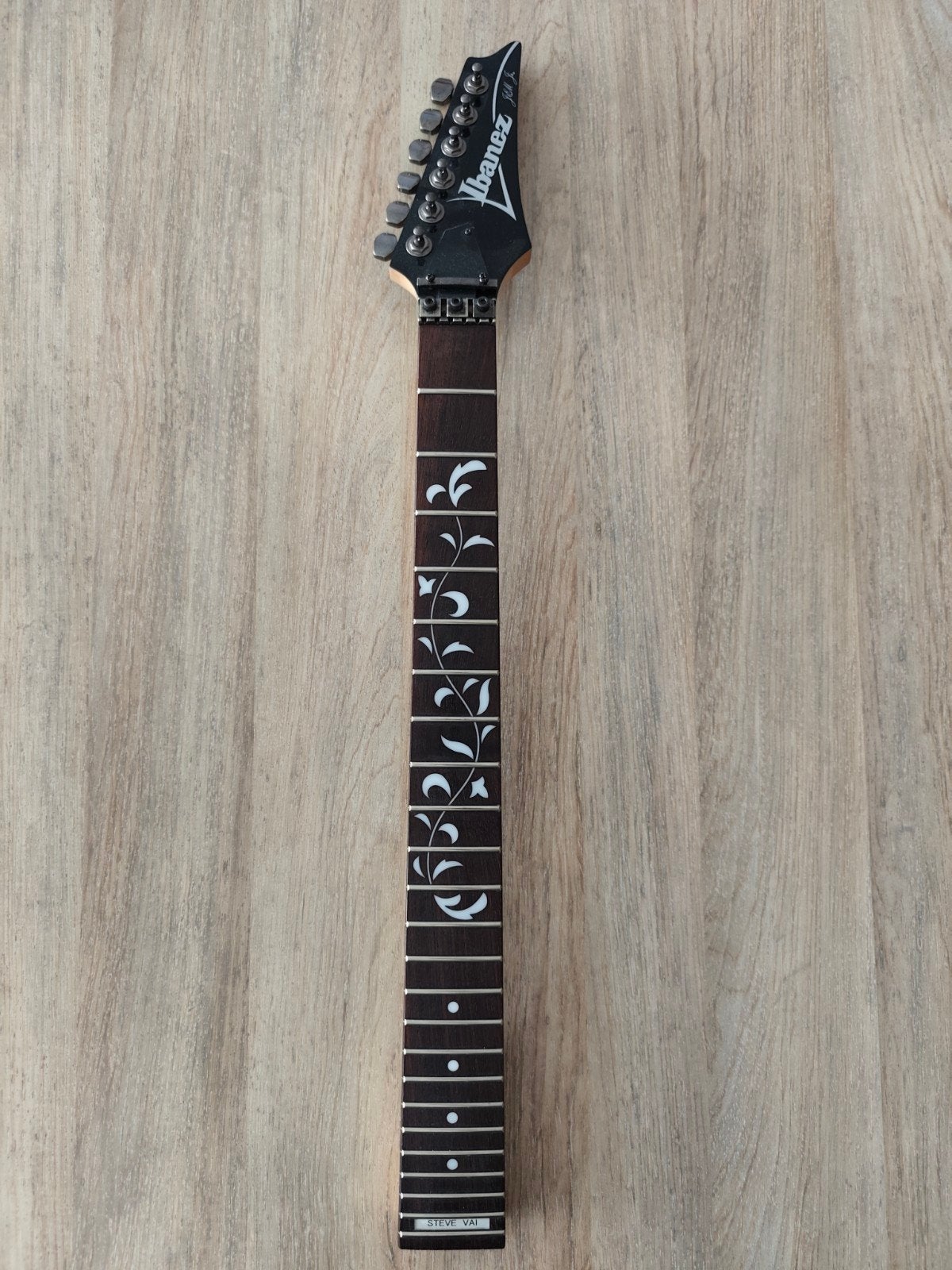Col Ibanez JEM555, Musique & Instruments, Enlèvement ou Envoi, Solid body, Ibanez