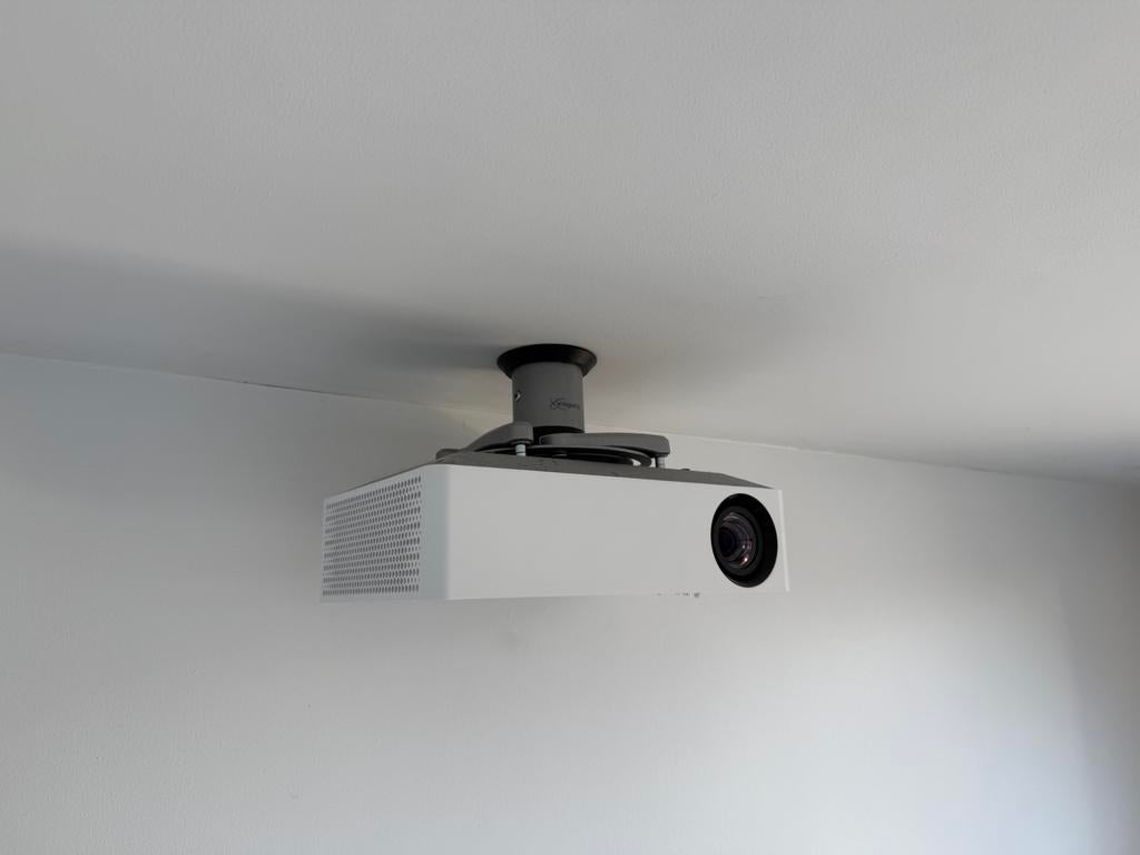 LG HU70LS 4K beamer, Ophalen, Zo goed als nieuw