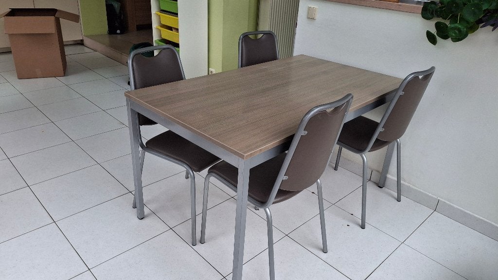 Tafel & 4 stoelen, Huis en Inrichting, Ophalen, Kunststof, Gebruikt, 100 tot 150 cm