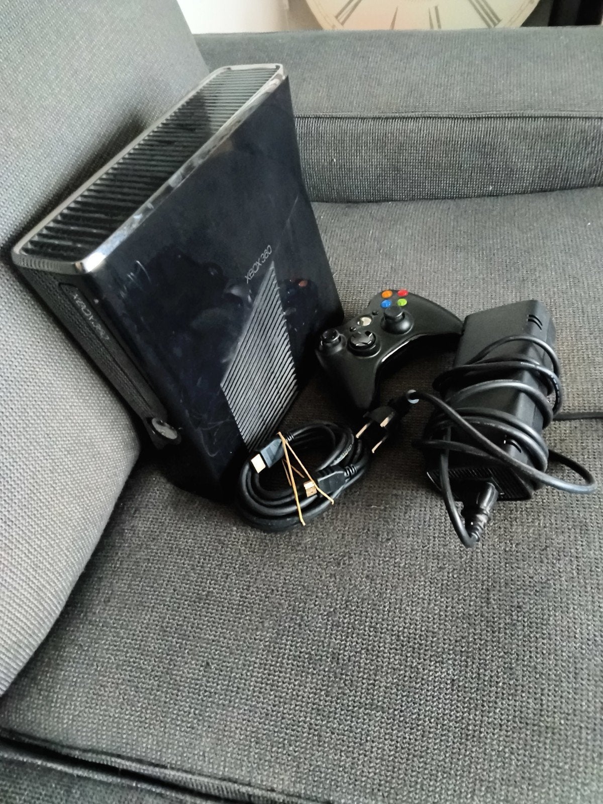 Xbox 360S 250Gb controller en kabels, Games en Spelcomputers, Ophalen of Verzenden