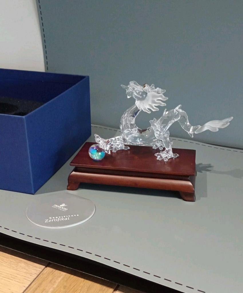 Swarovski Chinese Draak, Ophalen
