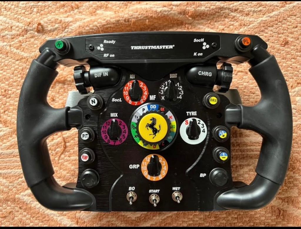 Thrustmaster Ferrari F1 Wheel – Sim Racing Stuur – Top staat, Enlèvement, Comme neuf, Volant ou Pédales, PlayStation 4