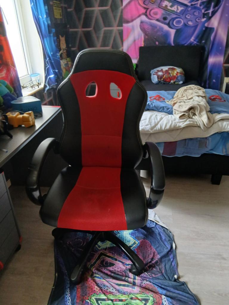Chaise de bureau de jeu, Enlèvement