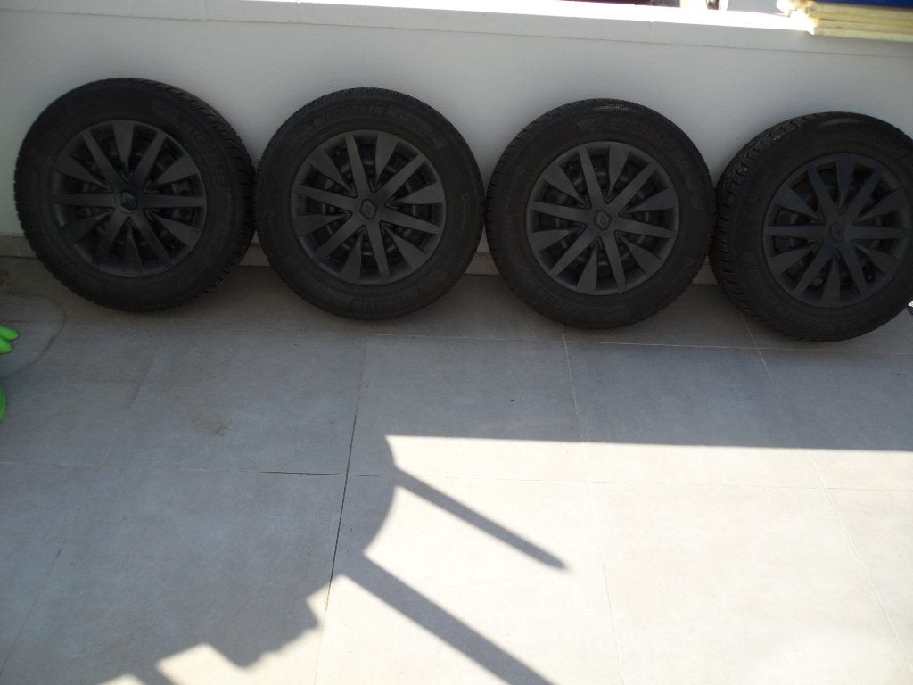 Pneus hiver Michelin 215 65 16  215/65/16 215-65-16, Pneus hiver, 16 pouces, Pneu(s), Enlèvement