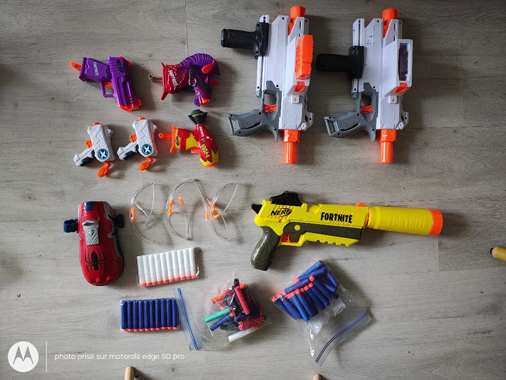 Lot pistolets Nerf et Zuru+ lunettes+ fléchettes, Enlèvement, Utilisé