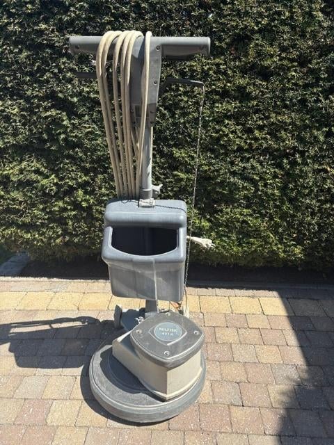 Poetsmachine Nilfisk 421 A, Doe-het-zelf en Bouw, Ophalen, Gebruikt, Schrobmachine
