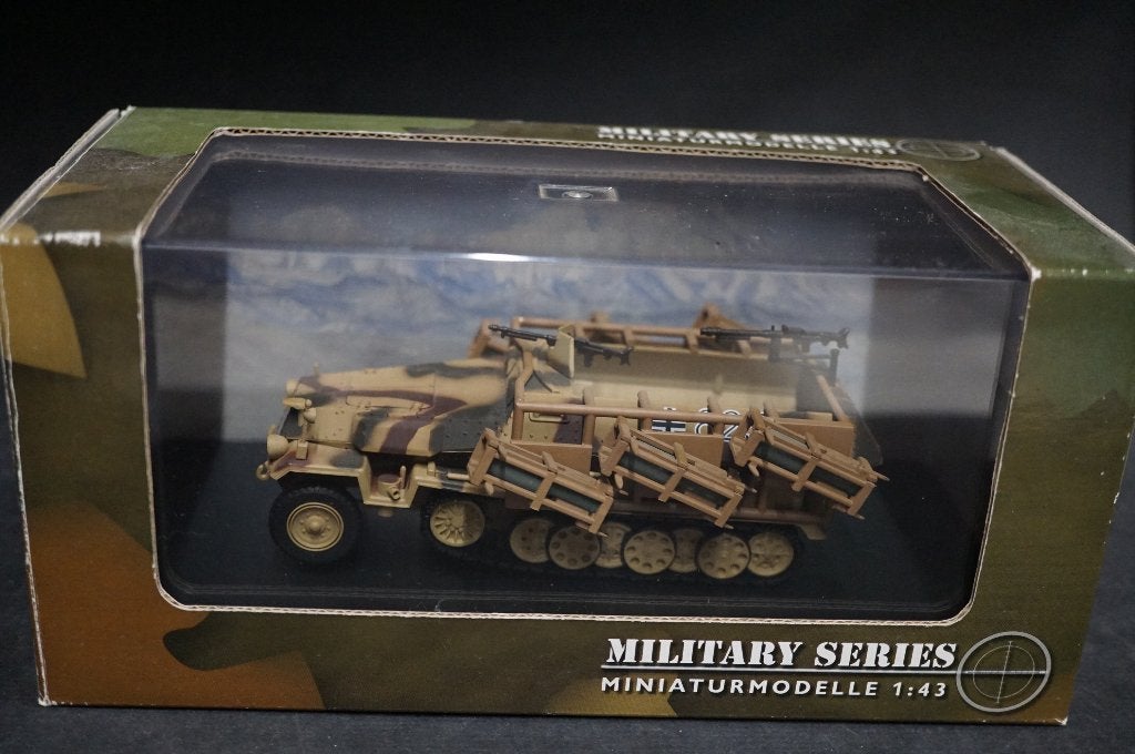Schuco Duitse Sd kfz 251 Werfer half track - 1/43 - TOP, Ophalen of Verzenden, Schuco