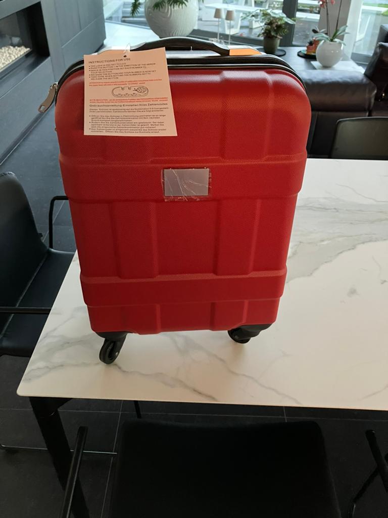 Nieuwe handige Rolkoffer op wieltjes met code slot, Handtassen en Accessoires, Koffers, Ophalen, Nieuw, Slot