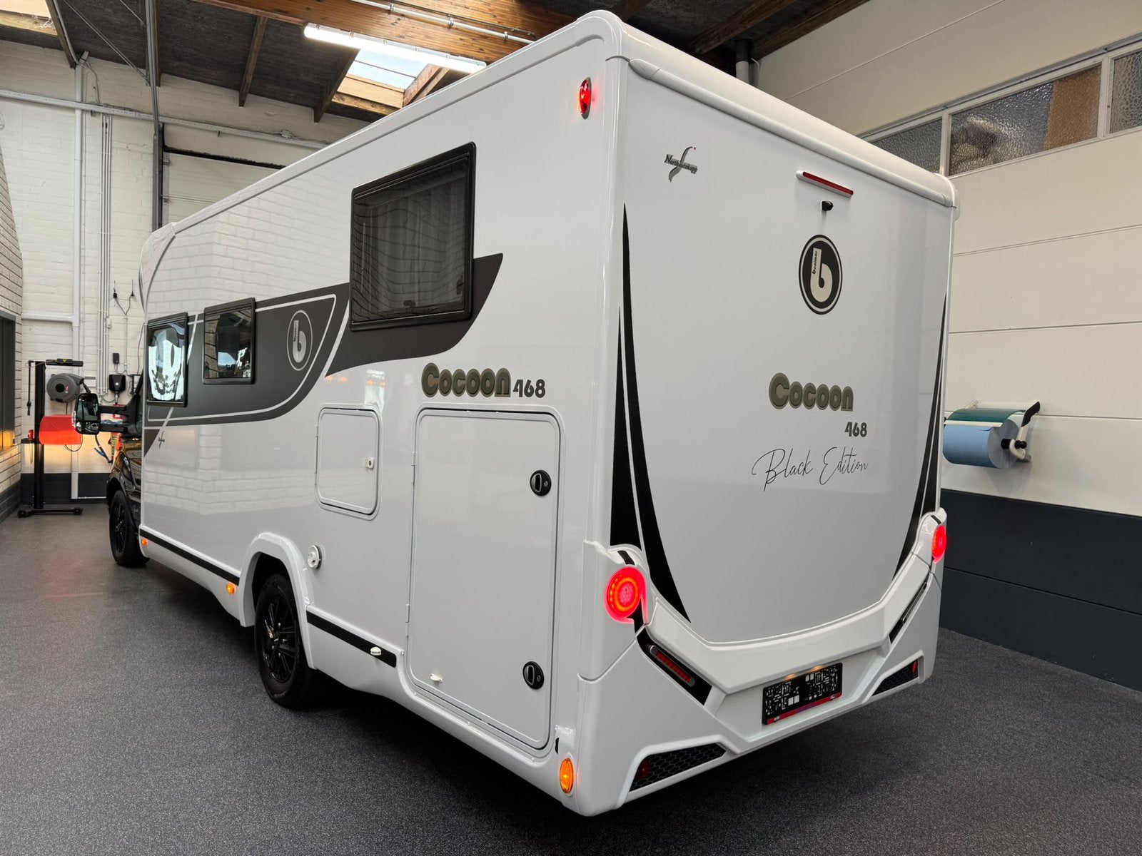 Ford Transit Beniamr Cocoon Black Edition 468 NAK, Caravans en Kamperen, Automaat, Ringverwarming, Ford, Douche