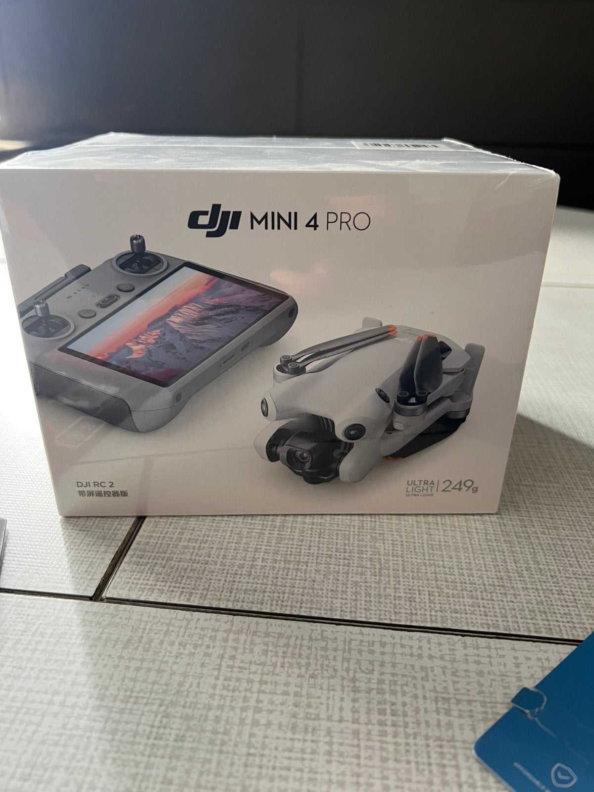 Drone DJI Mini 4 Pro (RC2), Moins de 250 g, Qualité supérieure, 5 à 10 km, 30 à 45 minutes