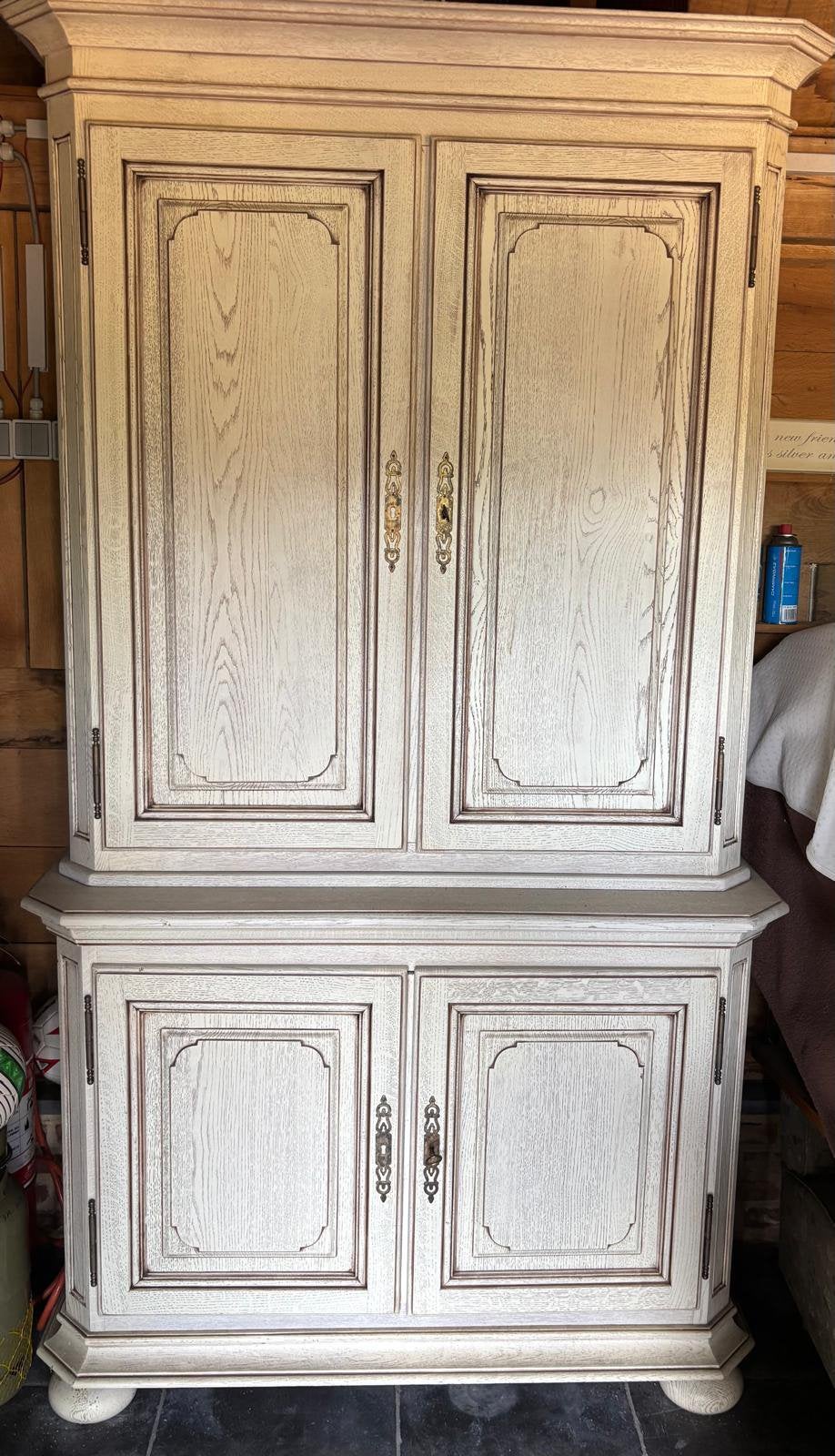 Armoire en chêne, Enlèvement