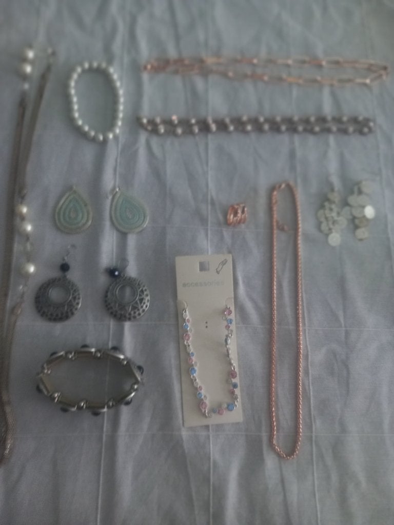 Halskettingen oorringen armbanden, Ophalen of Verzenden, Zo goed als nieuw, Overige kleuren, Overige materialen