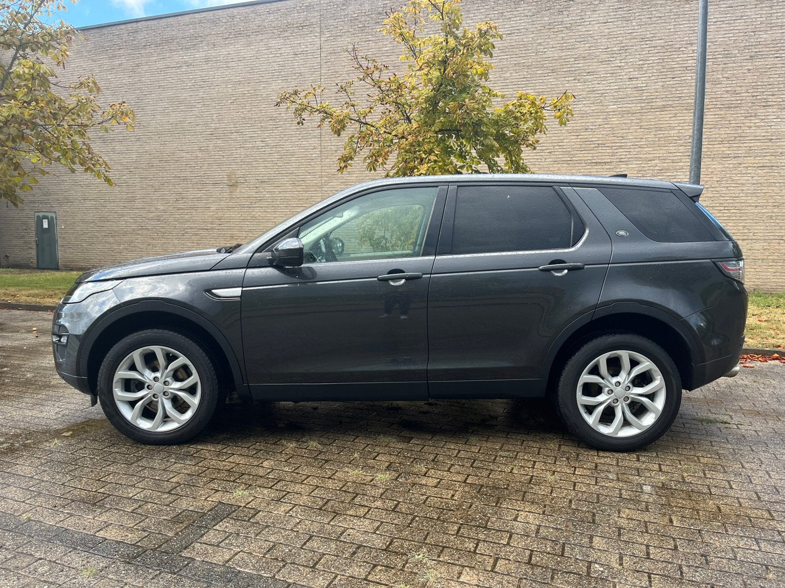 Land Rover Discovery sport 2.0Td4  2018/130000 km, Autos, Land Rover, Cuir, Argent ou Gris, Achat, Entreprise