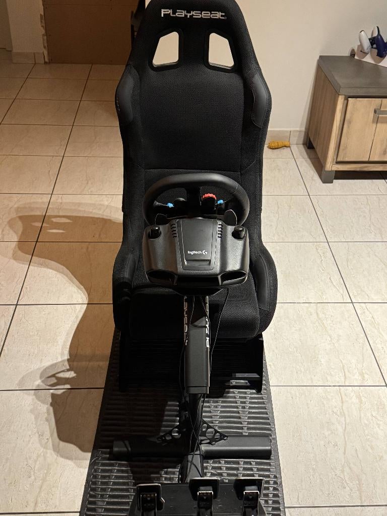 Logitech G29 racing wheel + pedalen + Playseat, Enlèvement, Comme neuf