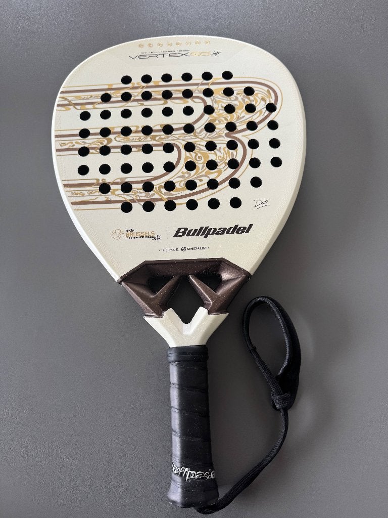 Bullpadel Vertex 05 Light Brussel 2026 (Delfi), Sports & Fitness, Sports & Fitness Autre, Enlèvement ou Envoi, Neuf
