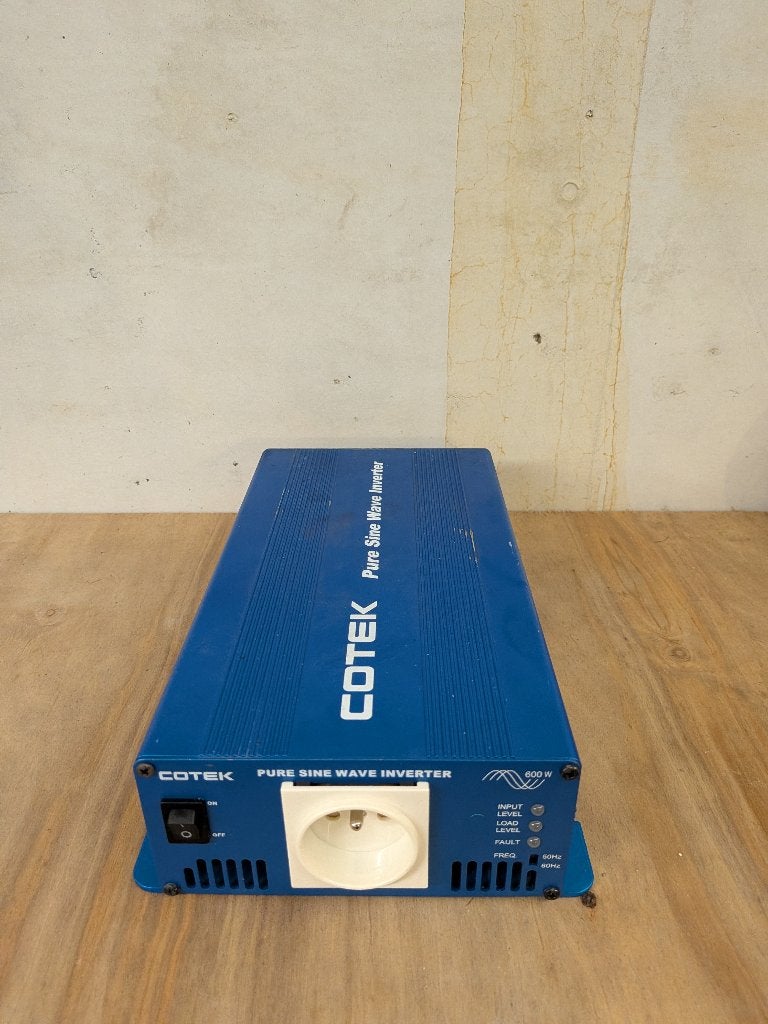 Cotek S600R-212 omvormer van 12V DC naar 230V AC, Ophalen, Gebruikt