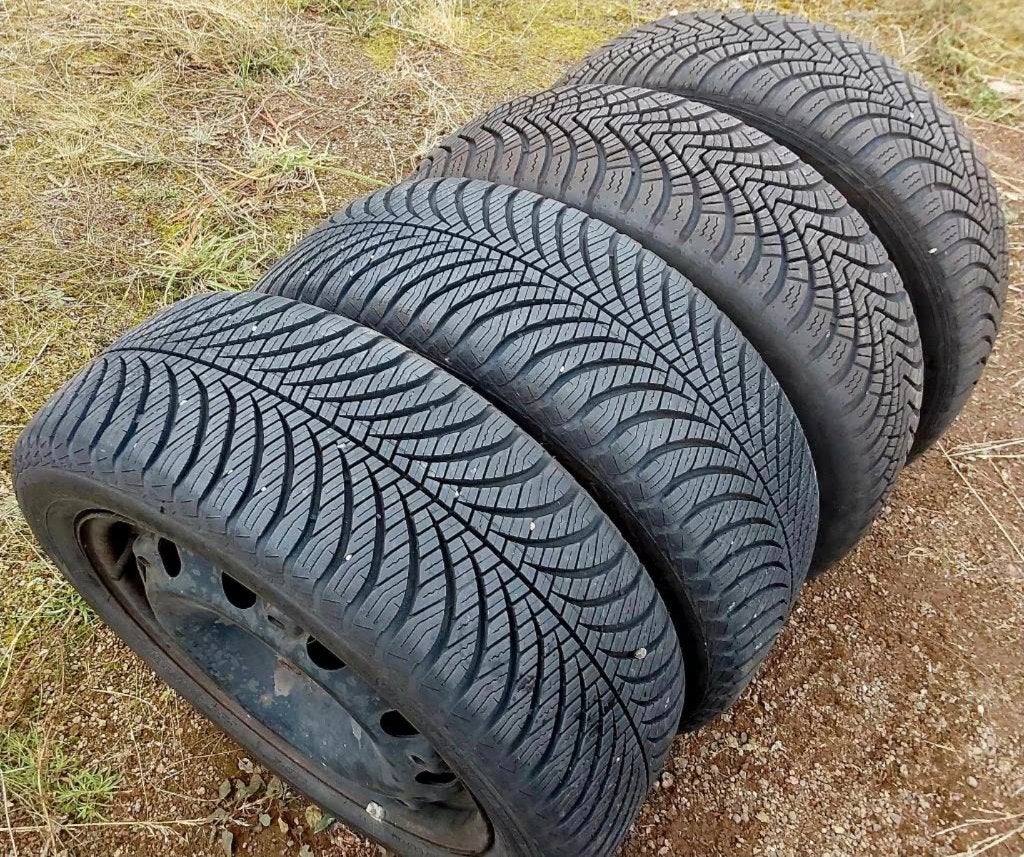 Pneus hiver 185/55-15 d'une Skoda, entraxe 5x100, Ophalen, Gebruikt, 15 inch, Banden en Velgen