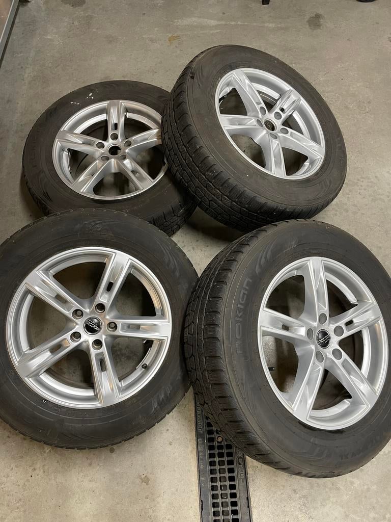 Jeu de jantes alu 7,5JX17 ET45 + pneus M+S 235/65R17 108V XL, Autos : Pièces & Accessoires, Pneus & Jantes, Enlèvement, Pneus hiver