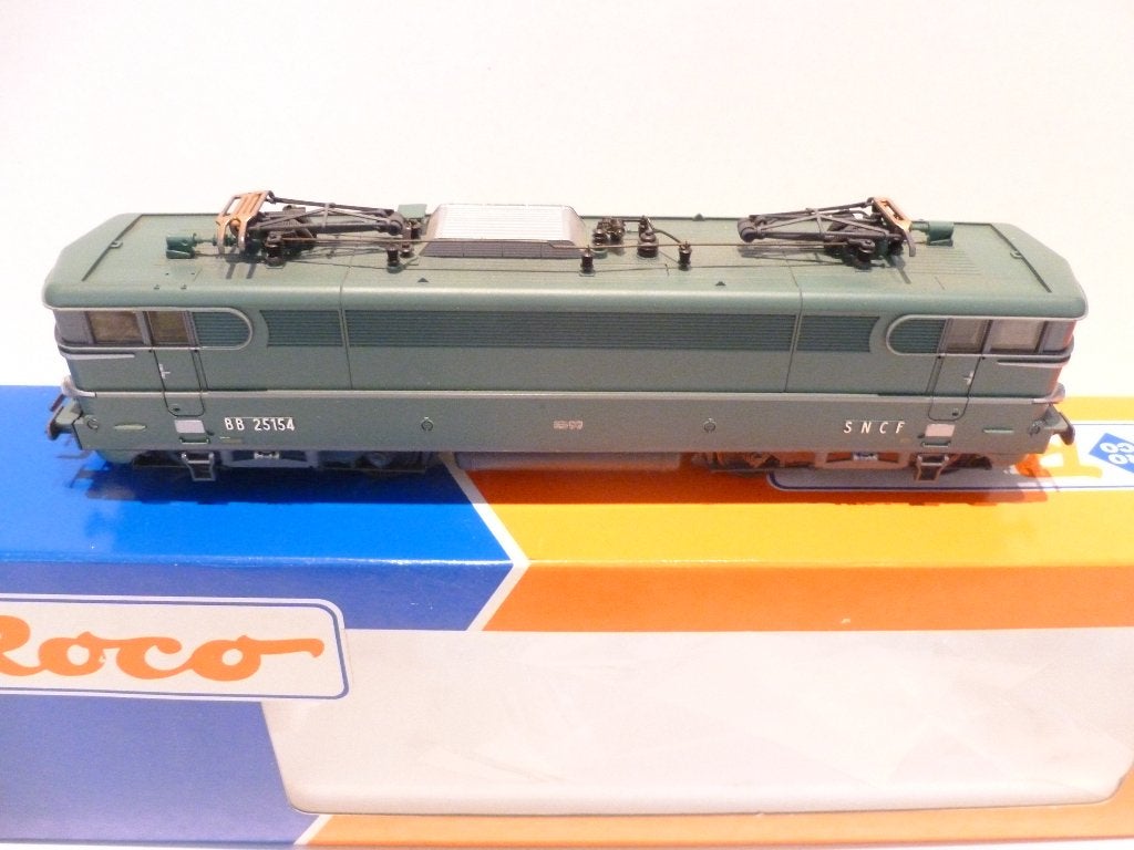 TRAINS HO, Hobby en Vrije tijd, Modeltreinen | H0, Ophalen of Verzenden, Zo goed als nieuw, Roco, Gelijkstroom
