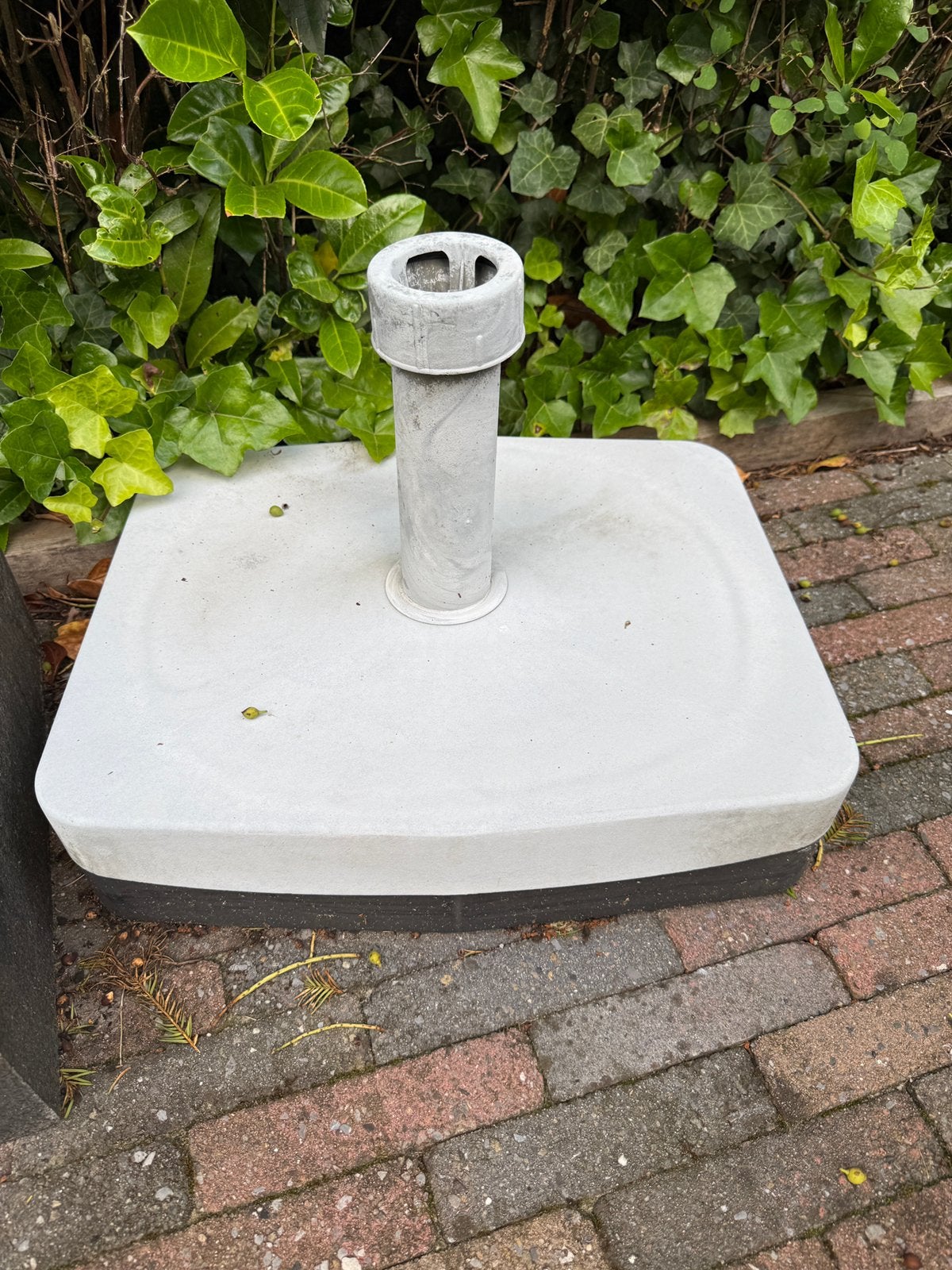 Zware betonnen parasolvoet met wieltjes -verrijdbaar, Tuin en Terras, Ophalen, Gebruikt, Minder dan 1 meter, Parasolvoet