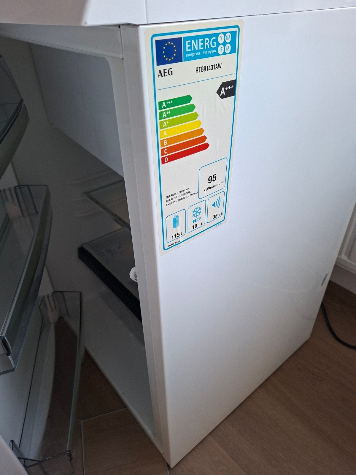 Energiezuinige koelkast AEG A+++ tafelmodel met vriesvak, Elektronische apparatuur, Ophalen, Zo goed als nieuw, Met vriesvak