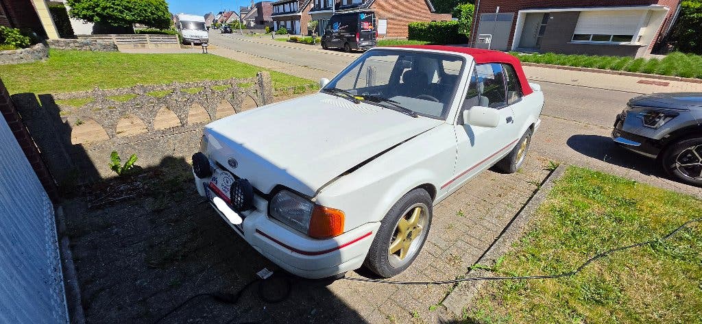 Oldtimer ford escort cabrio XR3i 1,6 1988, foto 4