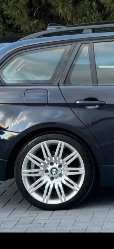 Une jante bmw 18 pouce avec pneu, Autos : Pièces & Accessoires, Pneus & Jantes, Pneus et Jantes, 4 Saisons, 18 pouces, Enlèvement