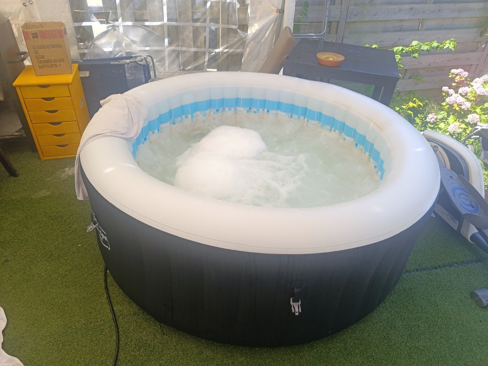 Jacuzzi in werkende staat, Jardin & Terrasse, Bains à remous et Spas, Comme neuf, Couverture, Filtre, Pompe, Enlèvement