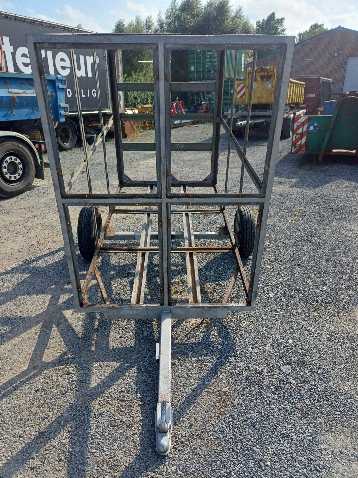 Gesloten aanhangwagen, Ophalen