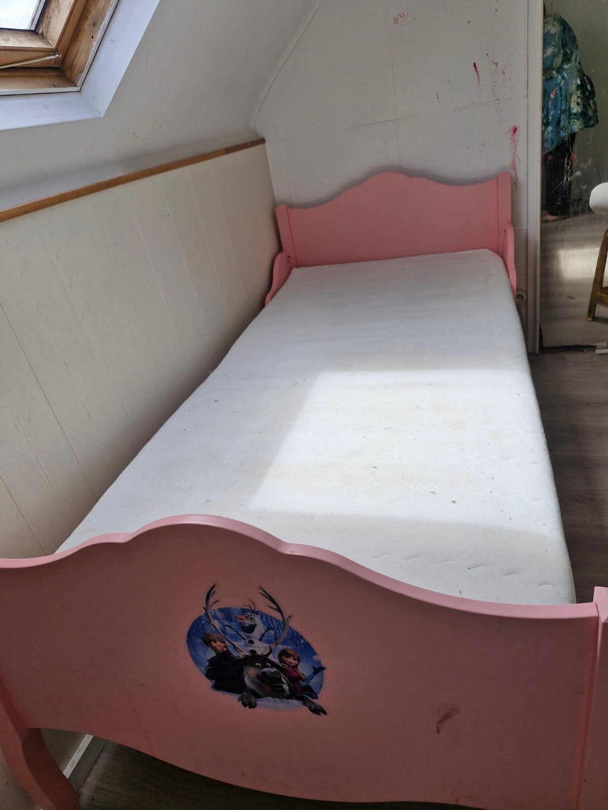 Bed 1 persoon voor meisje kleur roze, Ophalen, Matras