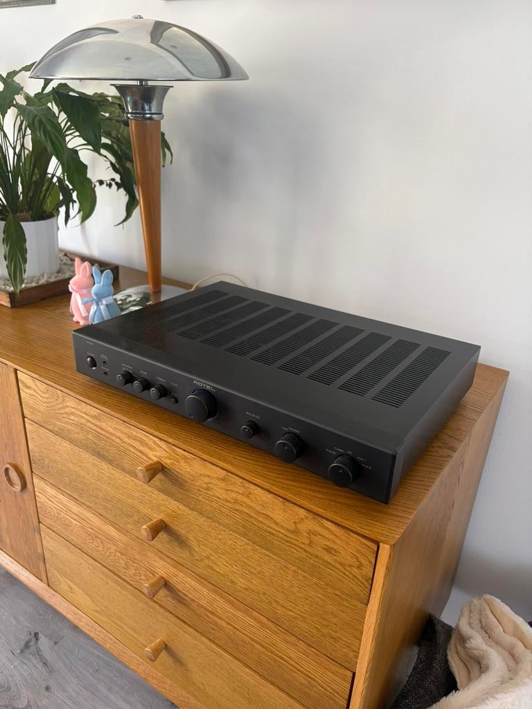 excellent amplificateur rotel, Audio, Tv en Foto, Versterkers en Ontvangers, Ophalen of Verzenden, Zo goed als nieuw