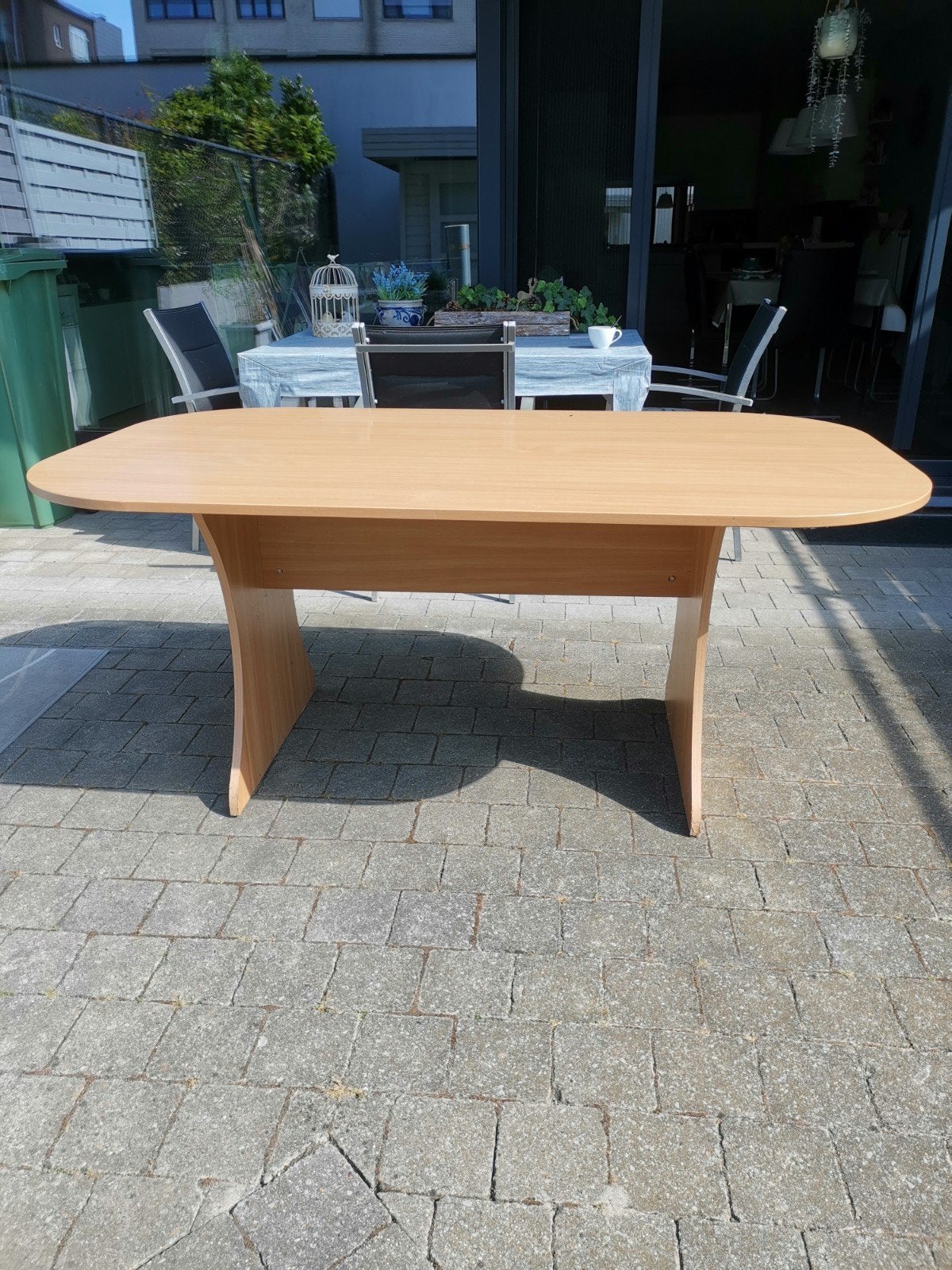 Eetkamertafel, Enlèvement