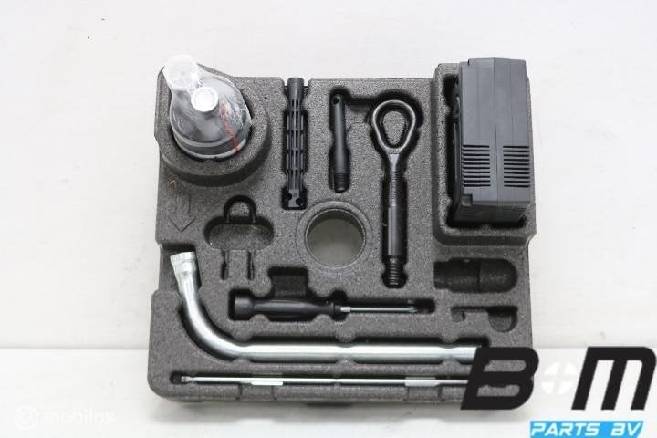 Schuim met gereedschap Audi A1 SB 82A012109, Utilisé