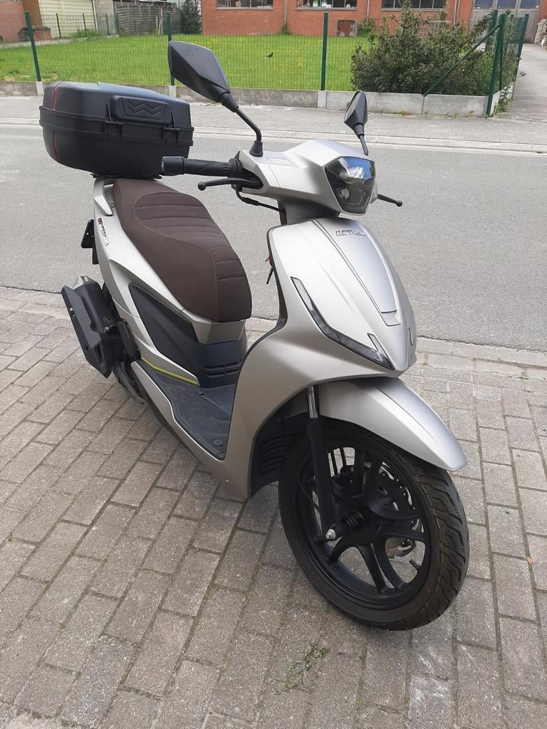 Scooter 125cc à moteur à essence Ventura 2023, 500kms, Enlèvement, Essence