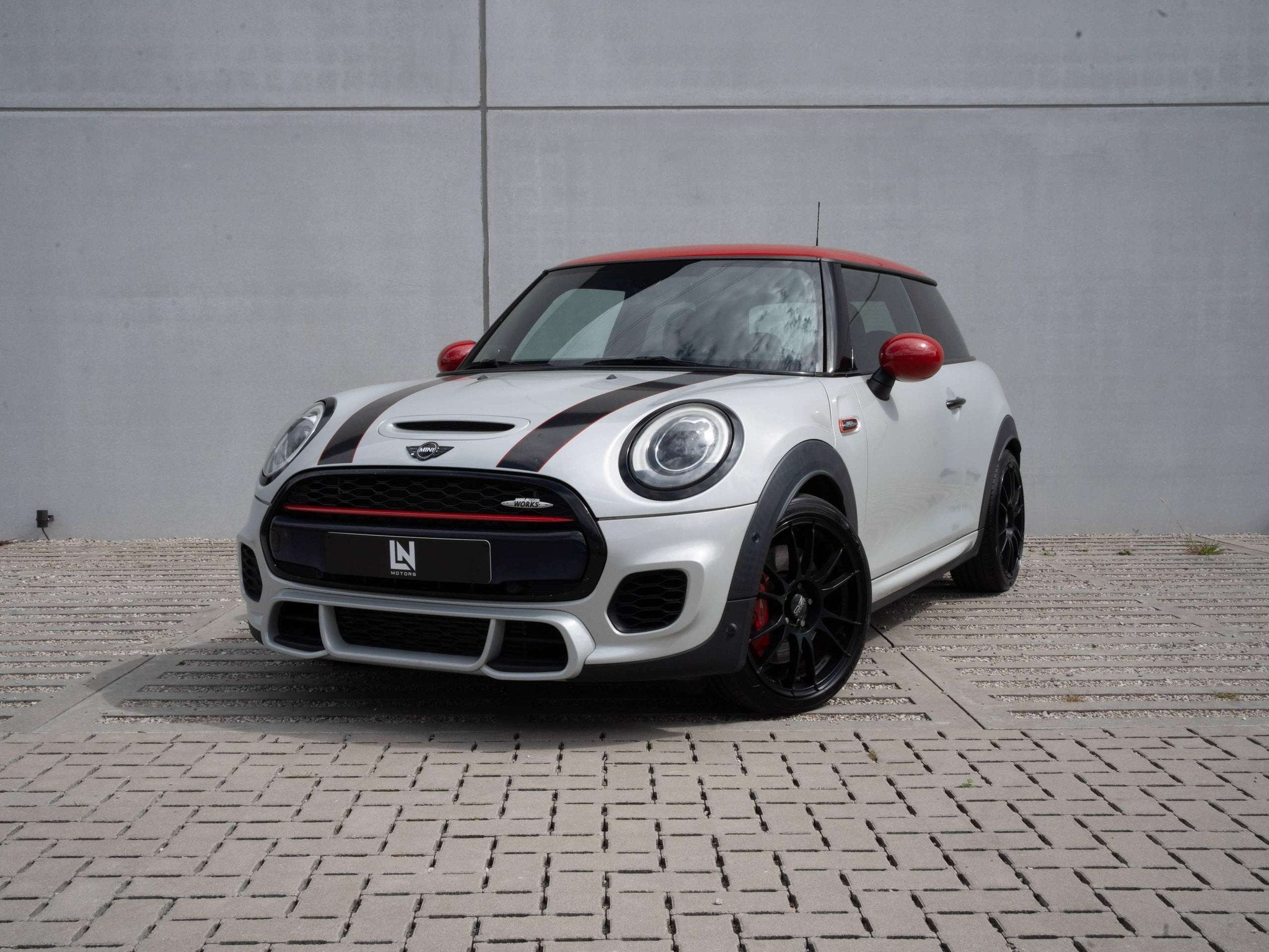 MINI John Cooper Works JCW Uitlaatsysteem | Achteruitrijcame, Stof, Gebruikt, 4 cilinders, https://public.car-pass.be/vhr/3c71ccab-eb6f-4576-8d8f-45cb6e3f3dd5