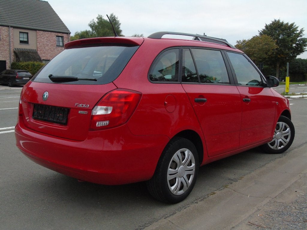 Skoda Fabia 1.2i HTP Benzine *05/2012 *1e Eigen *Ohboekje, Autos, Rouge, Euro 5, Achat, Boîte manuelle