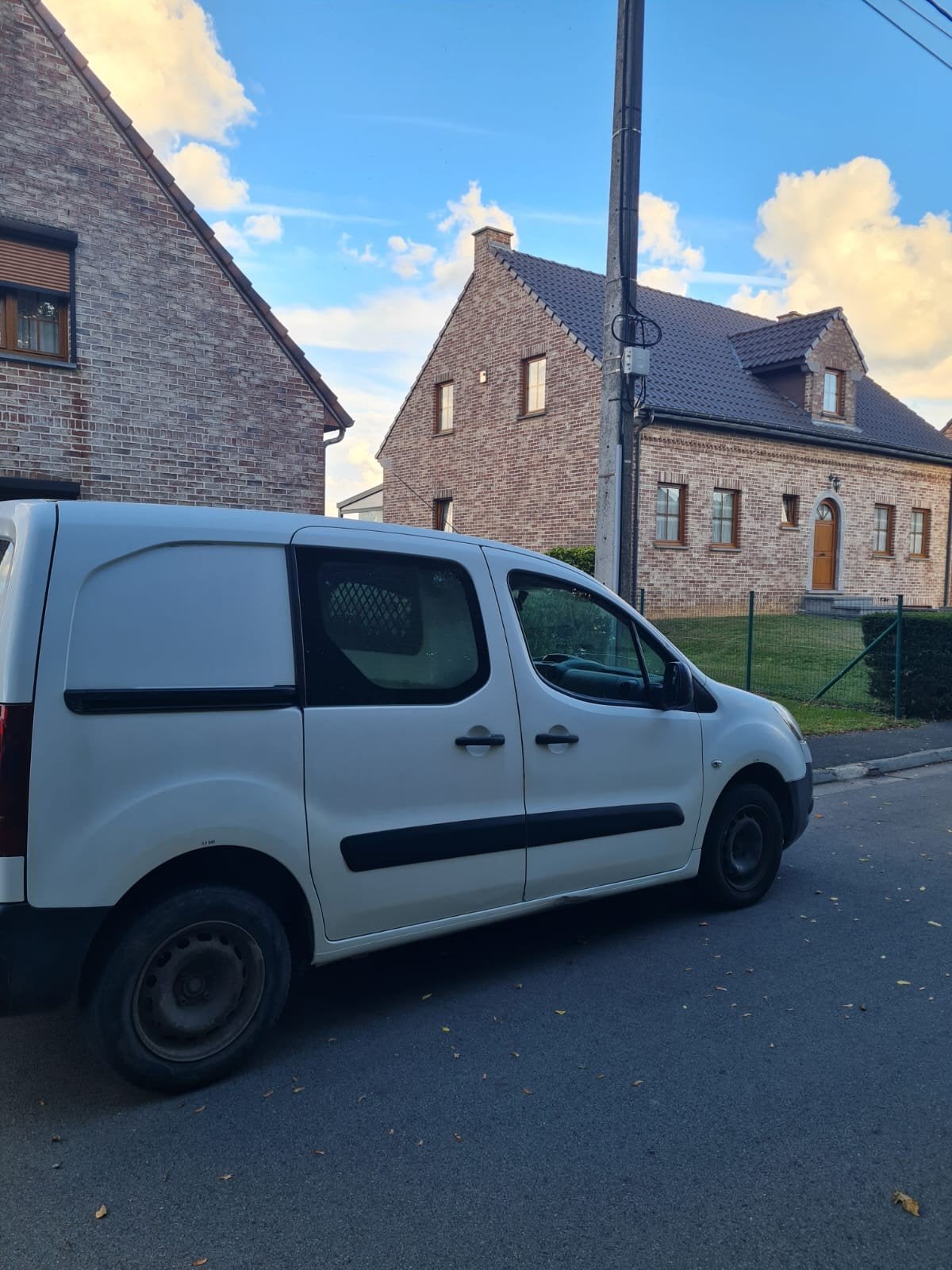 Citroen berlingo 1.6hdi prête à immatriculé 0484/52.98.75, Achat, 2 places, Boîte manuelle, Entretenue par le concessionnaire